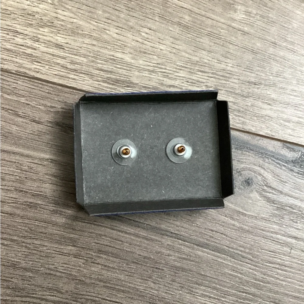 Disney Gold Tone Earrings Never Worn Excellent Condition Mickey Mouse Epcot - Picture 3 of 3